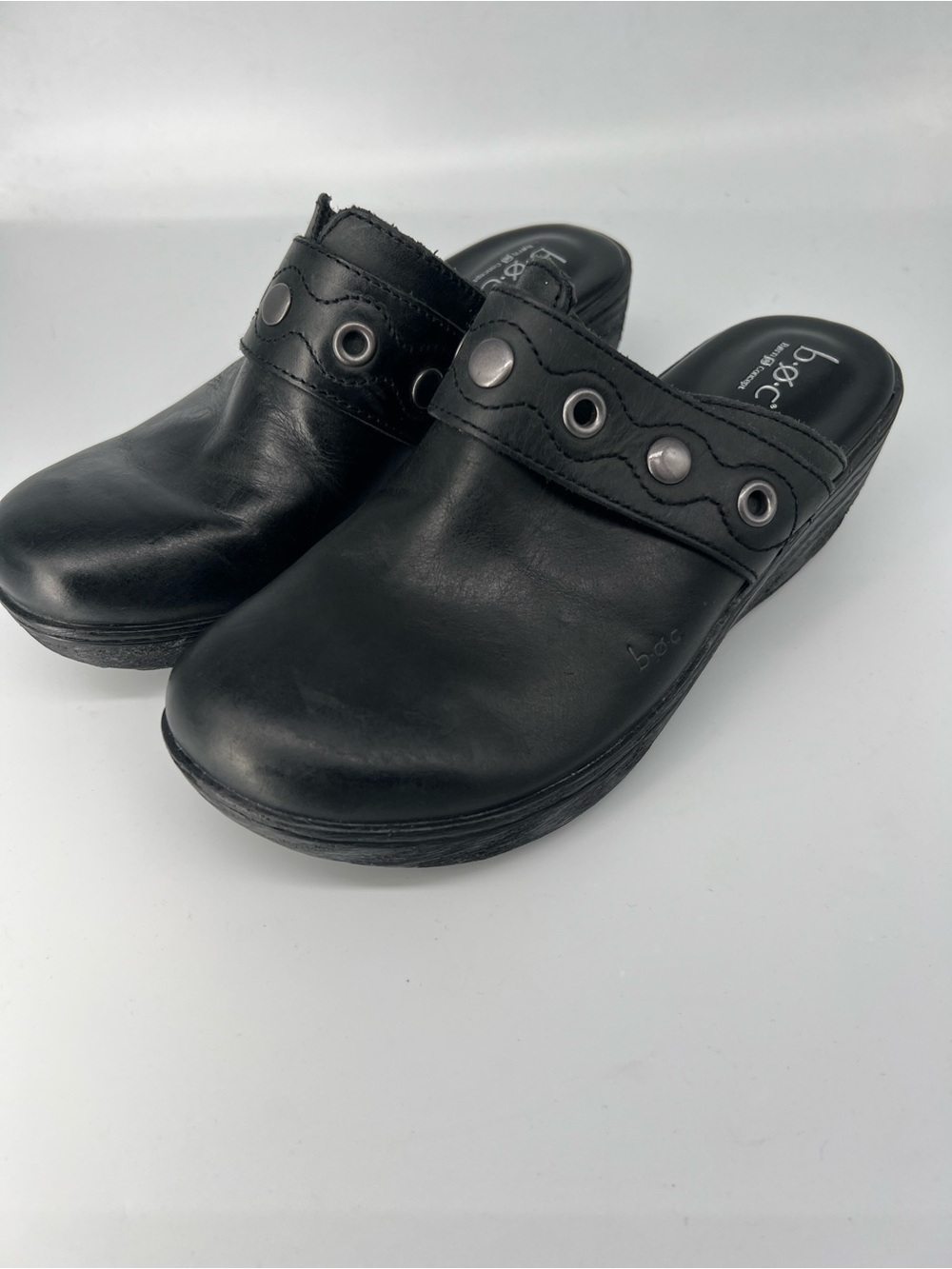 b.o.c. Women’s Black Slip-On Clogs